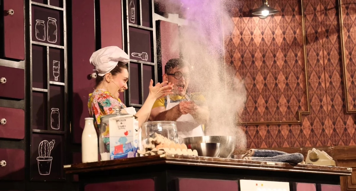 Uroczystości Powiat, wybuchł scenie Artystyczny poranek pełen śmiechu czekolady teatralnej magii - zdjęcie, fotografia