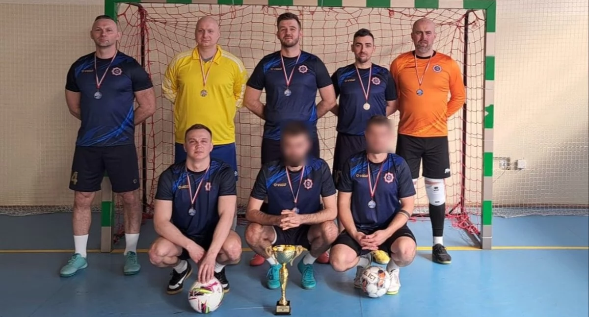 Piłka nożna, Policyjni futboliści Garwolina finale turnieju Tobiasz najlepszym bramkarzem - zdjęcie, fotografia