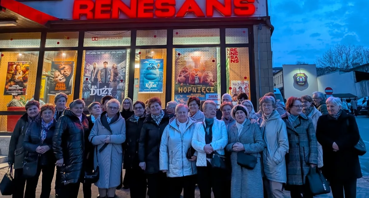 Teatr, Seniorzy spektaklu Wieczór pełen śmiechu elegancji - zdjęcie, fotografia