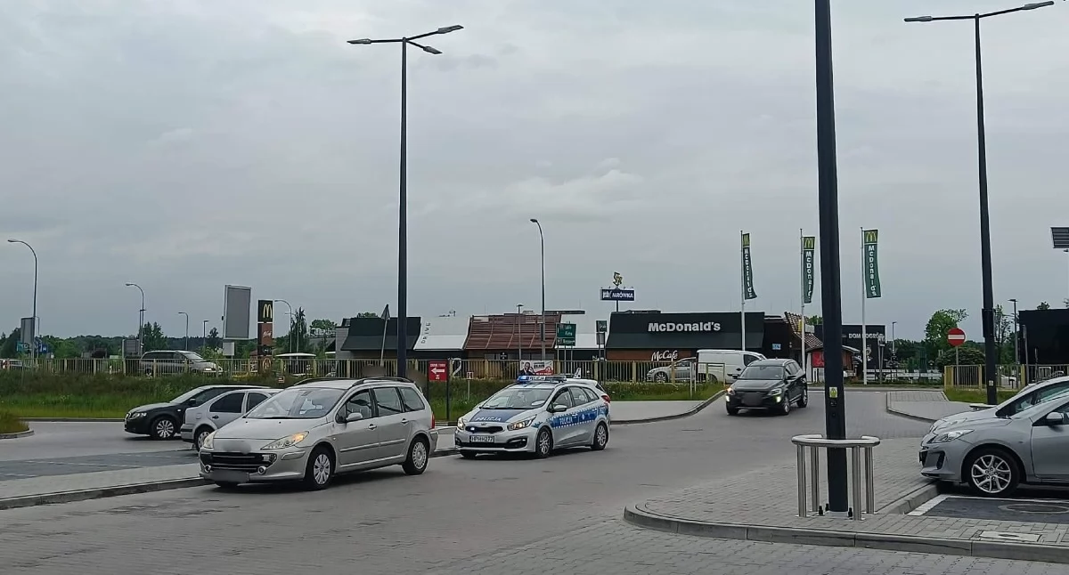 Wypadki drogowe , Kolizja centrum handlowym Internautka dramat - zdjęcie, fotografia