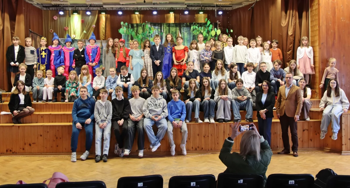 Teatr, Wiosna scenie Żelechowie Młodzi aktorzy zachwycili publiczność [ZDJĘCIA] - zdjęcie, fotografia