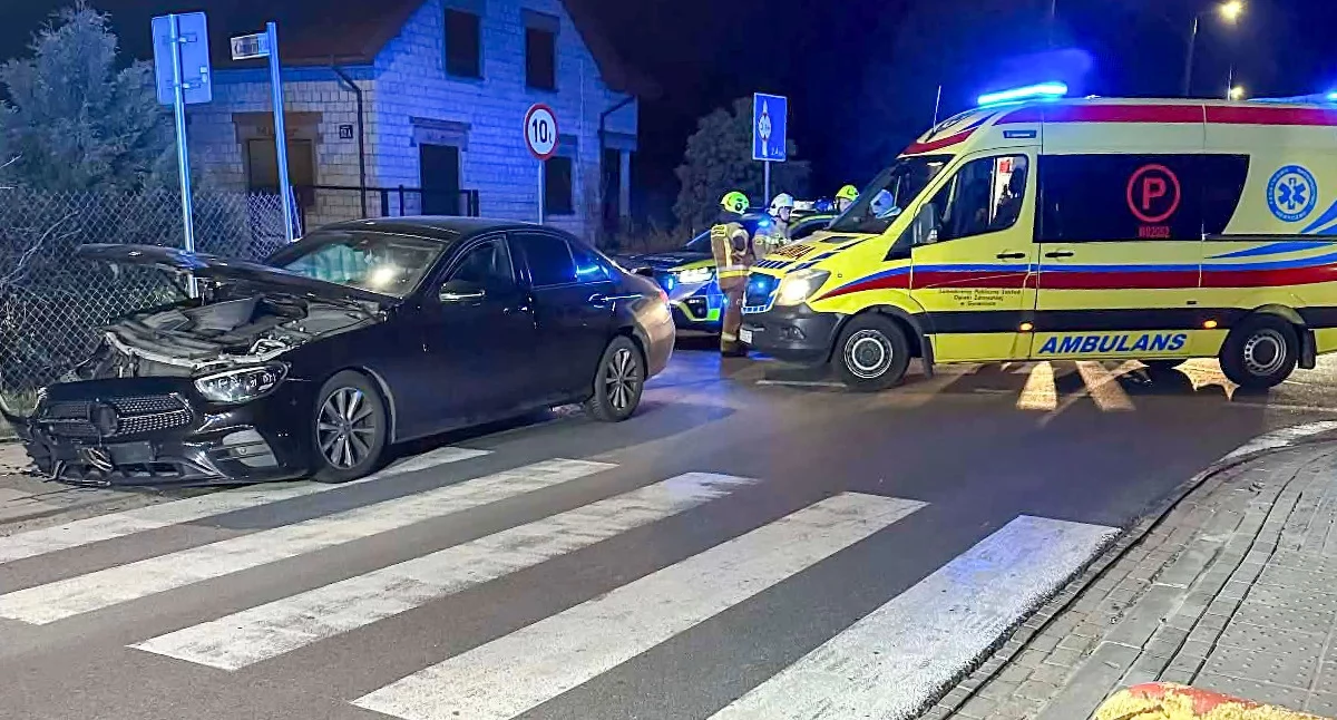 Wypadki drogowe , Niebezpiecznie skrzyżowaniu Jaźwinach Jedna osoba trafiła szpitala - zdjęcie, fotografia