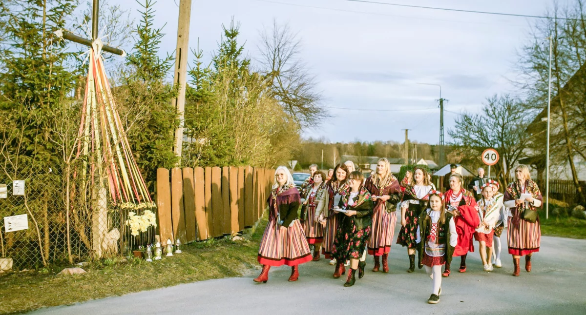Inne Powiat, Wielkanocna tradycja wróciła Gocławia Dyngusiarze Dziękus znów ulicach - zdjęcie, fotografia