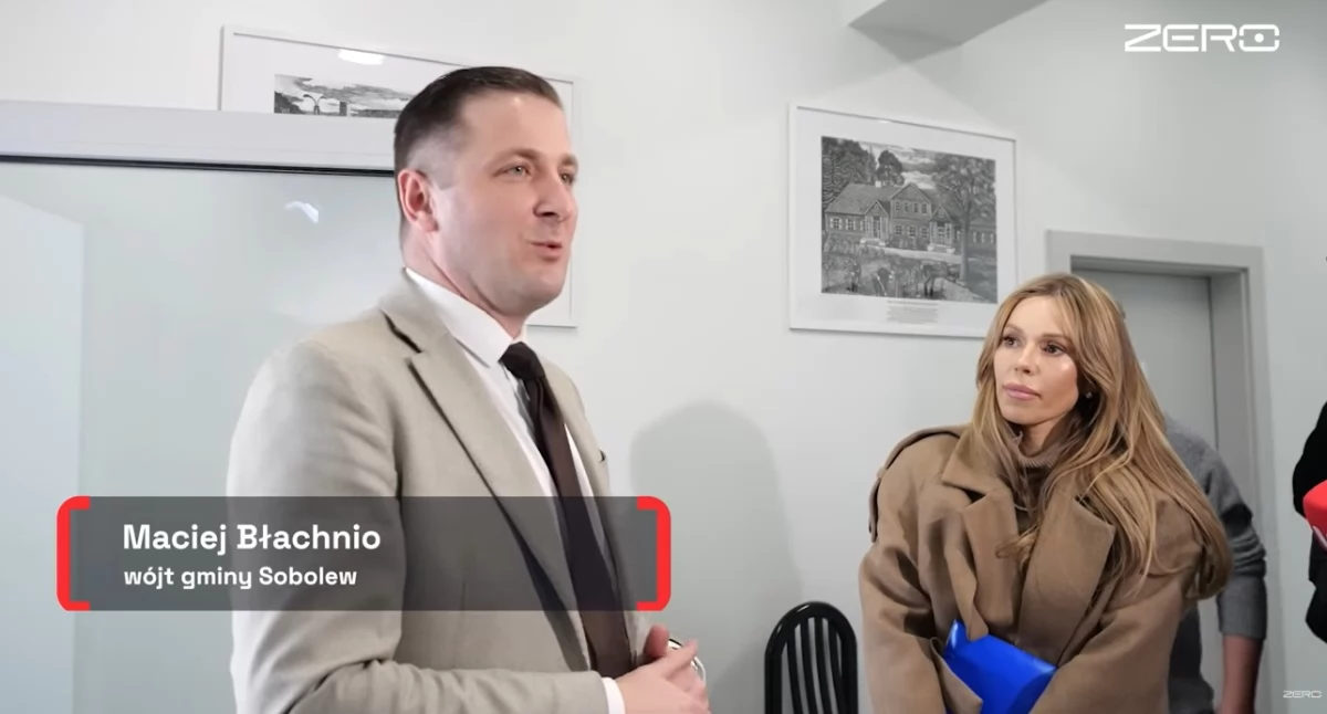 Kadr z Kanału Zero z rozmowy piosenkarki Dody z wójtem Maciejem Błachnio