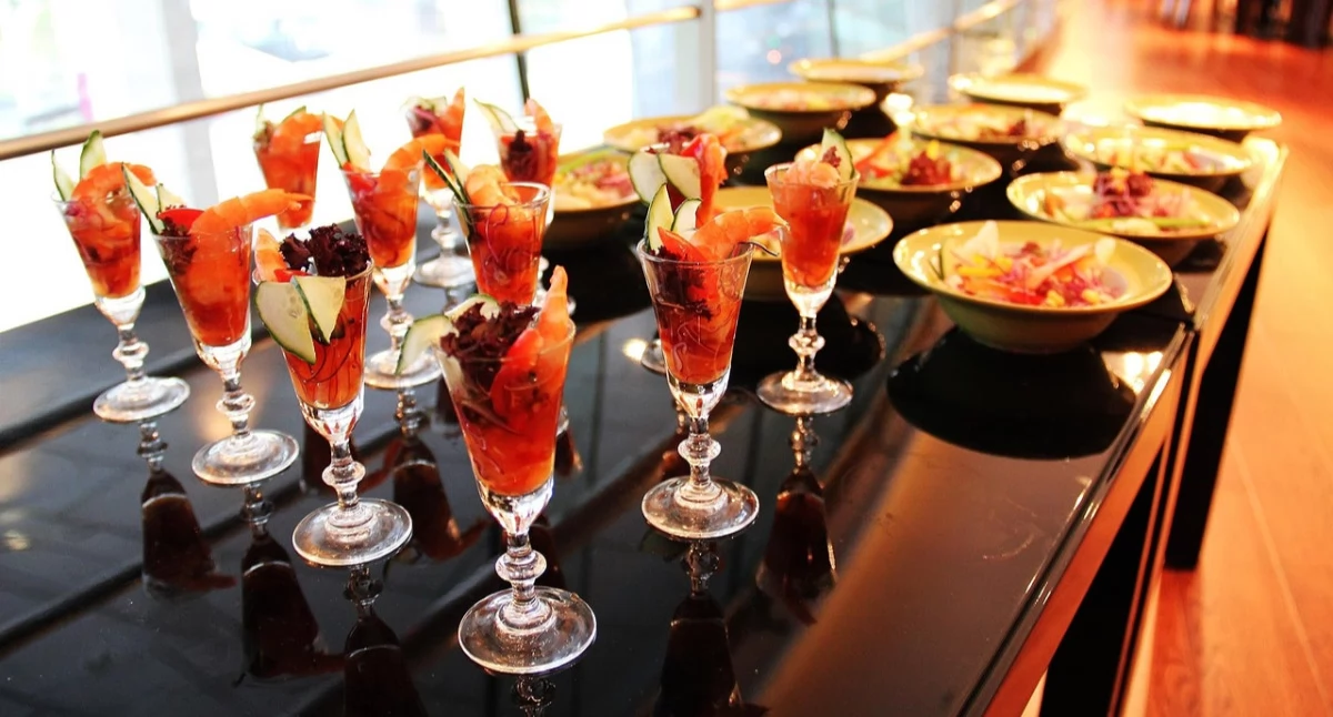 Artykuł Sponsorowany, Organizacja przyjęcia Garwolinie jakie stoły sprawdzą najlepiej - zdjęcie, fotografia