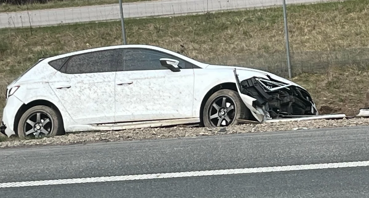 Wypadki drogowe , Zasnął kierownicą dachował trasie - zdjęcie, fotografia