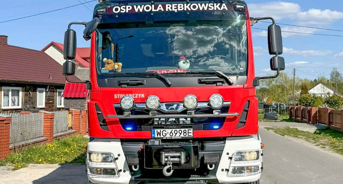 Pożary - interwencje straży, Zatrzaśnięte dziecko samochodzie Interweniowali strażacy - zdjęcie, fotografia