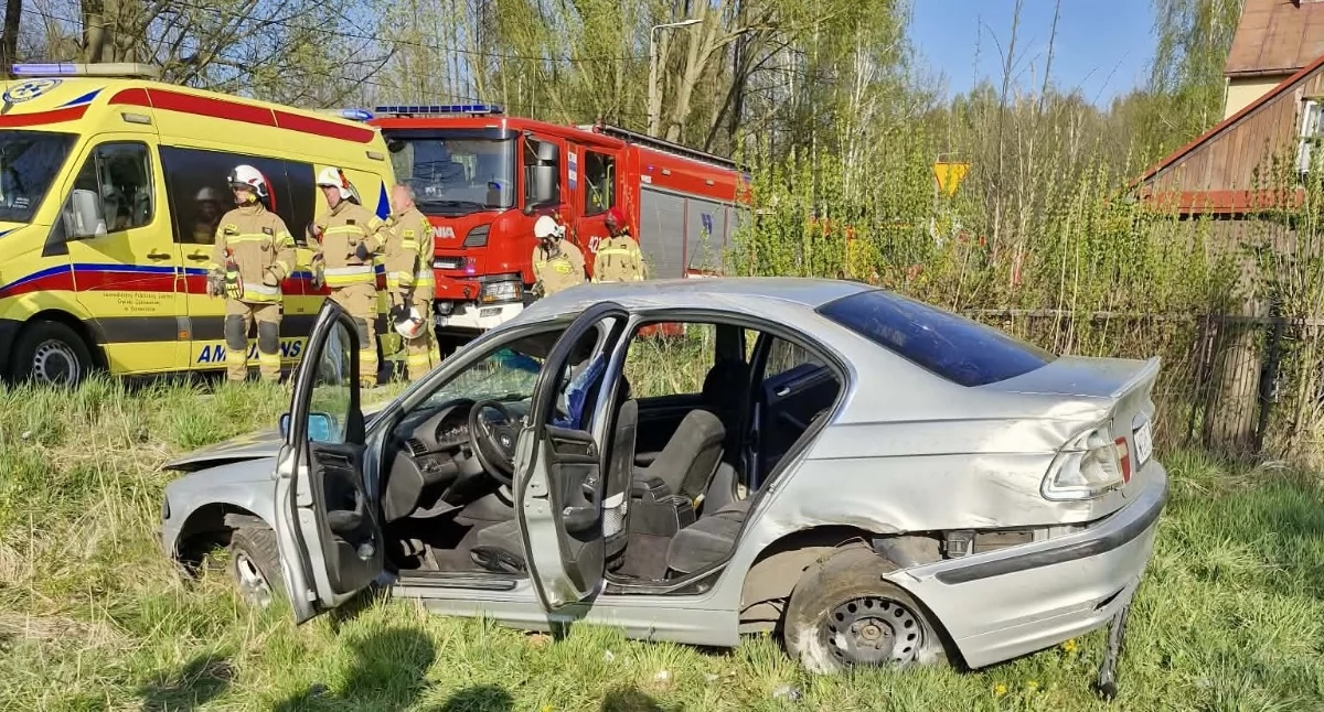 Wypadki drogowe , latek stracił panowanie dachował - zdjęcie, fotografia