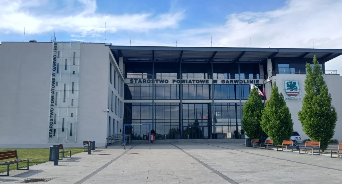 Inne Powiat, Przeciekający odpadający fatalny budynku starostwa - zdjęcie, fotografia