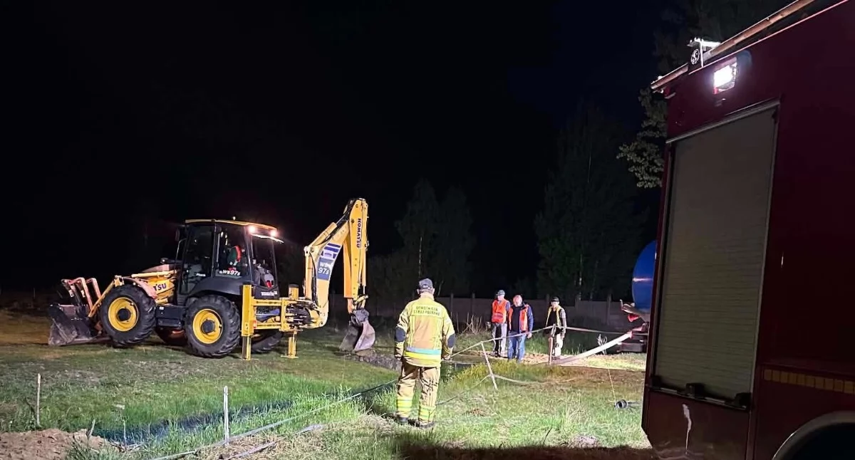 Inne Powiat, Rozszczelnienie zbiornika AkzoNobel Pilawie stanowisko firmy - zdjęcie, fotografia