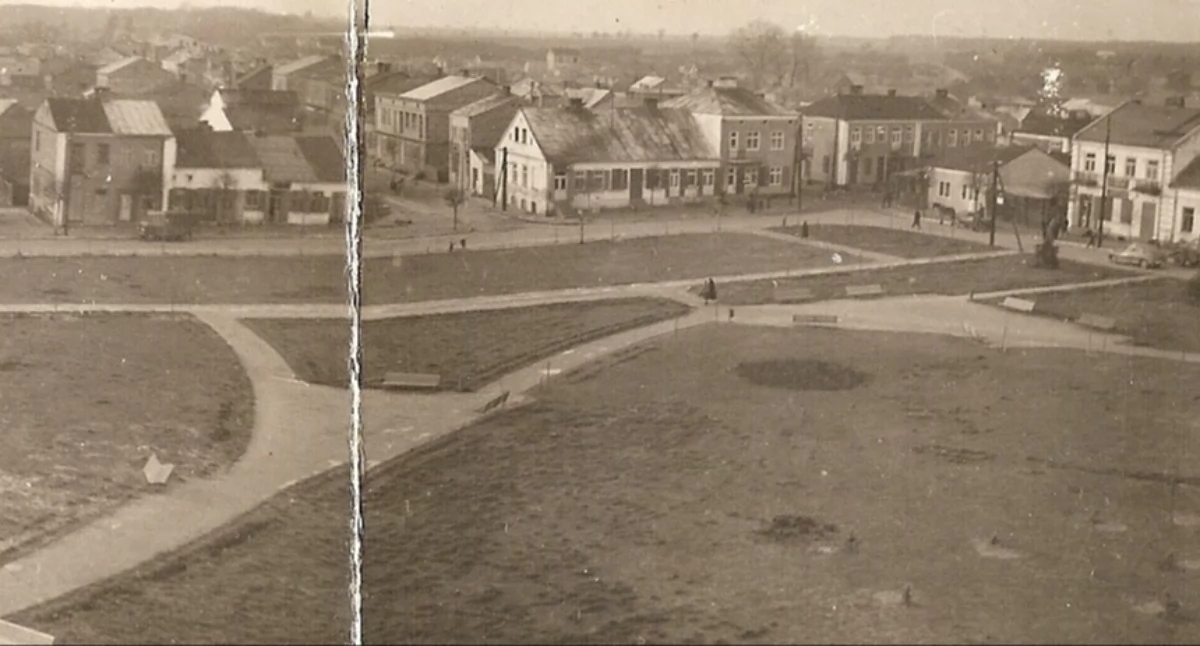 Panorama Łaskarzewa. Lata 60. Rynek przygotowywany pod park