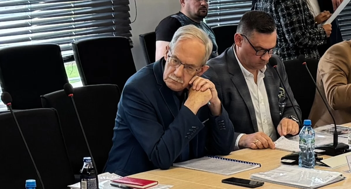 Inne Powiat, Gorzkie słowa byłego dyrektora Grzegorz Szymczak „niemile widziany” murach żelechowskiej szkoły - zdjęcie, fotografia