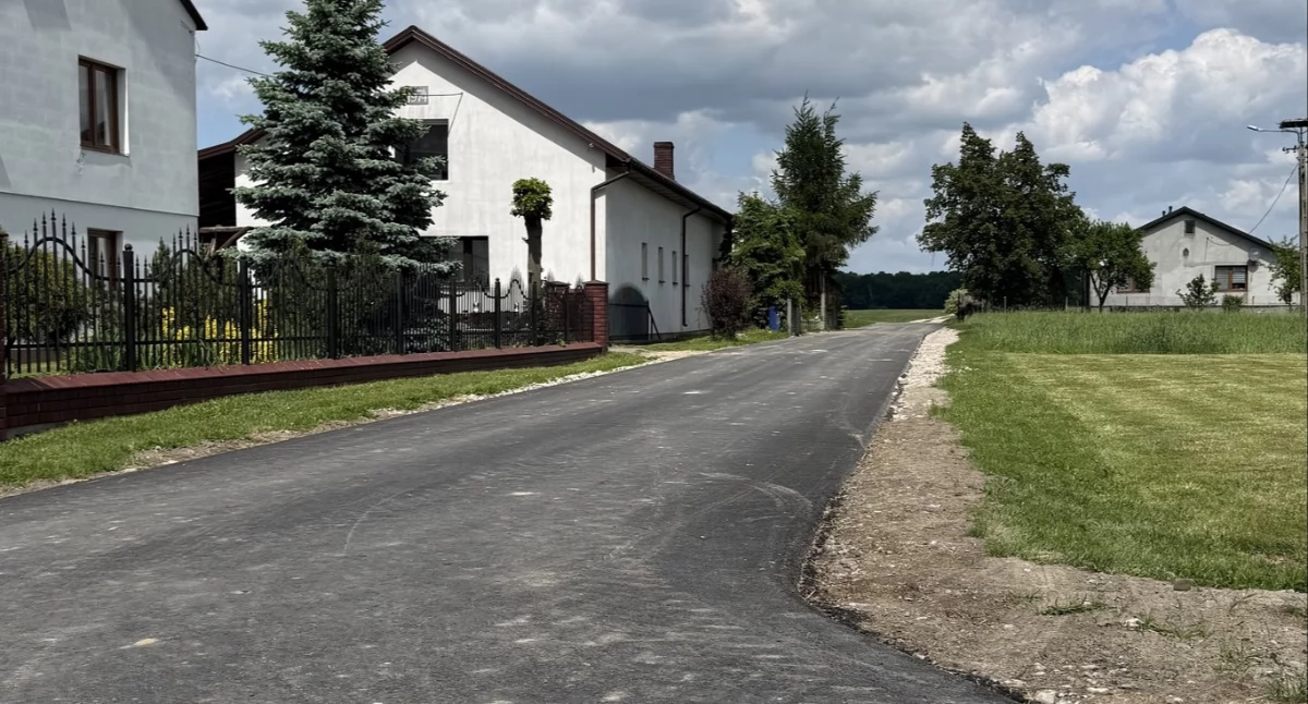 Inwestycje Powiat, Gmina Trojanów dofinansowaniem Powstaną drogi kilku miejscowościach - zdjęcie, fotografia
