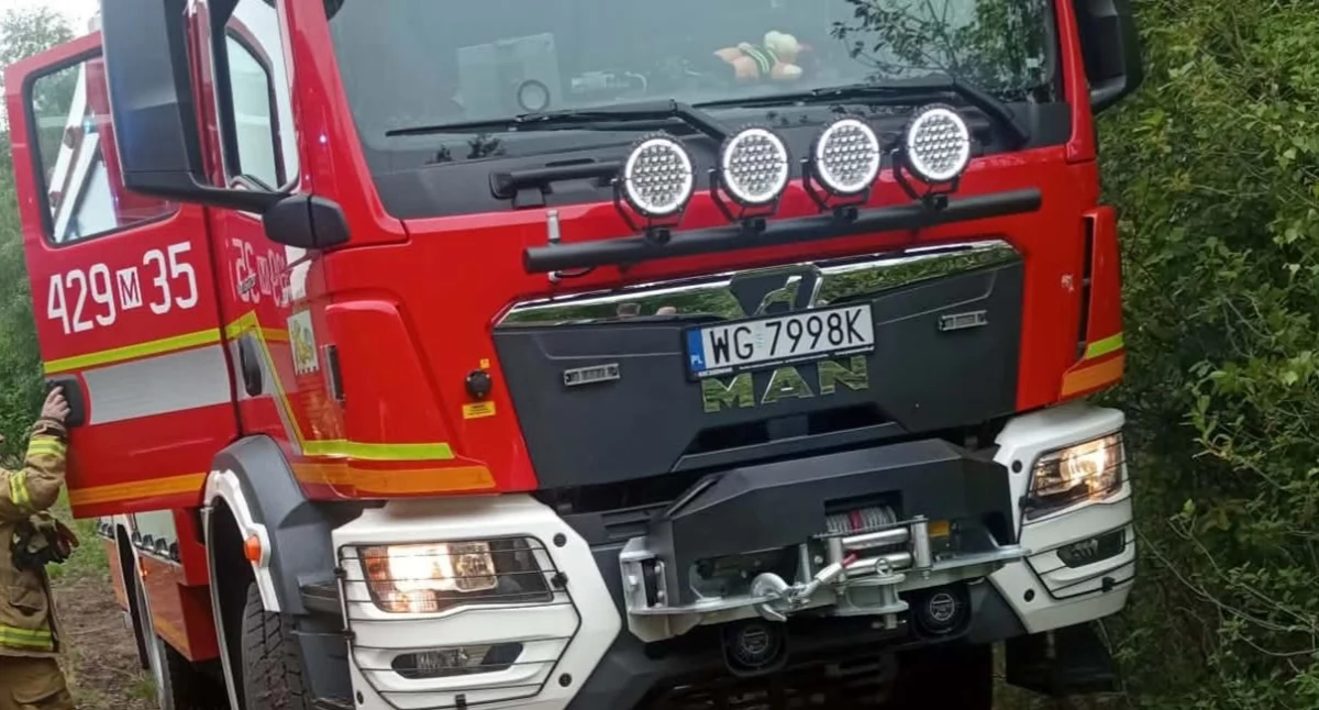 Zdjęcie: Na miejscu pracowało kilka zastępów straży pożarnej. W akcji uczestniczyły OSP Parysów, OSP Wola Starogrodzka, dwa zastępy JRG Garwolin z łódką oraz dwa zastępy z Jednostki Ratowniczo-Gaśniczej nr 1 Warszawa