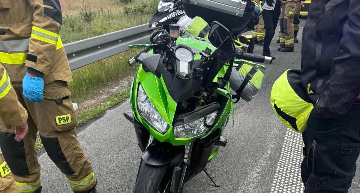 Wypadki drogowe , Wypadek motocyklista uderzył Mercedesa trafił szpitala - zdjęcie, fotografia