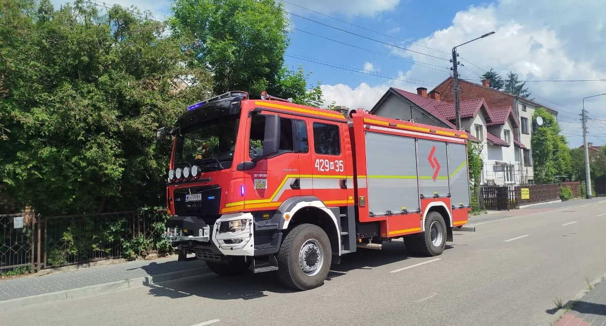 Wypadki drogowe , latek przewrócił hulajnodze Trafił szpitala - zdjęcie, fotografia