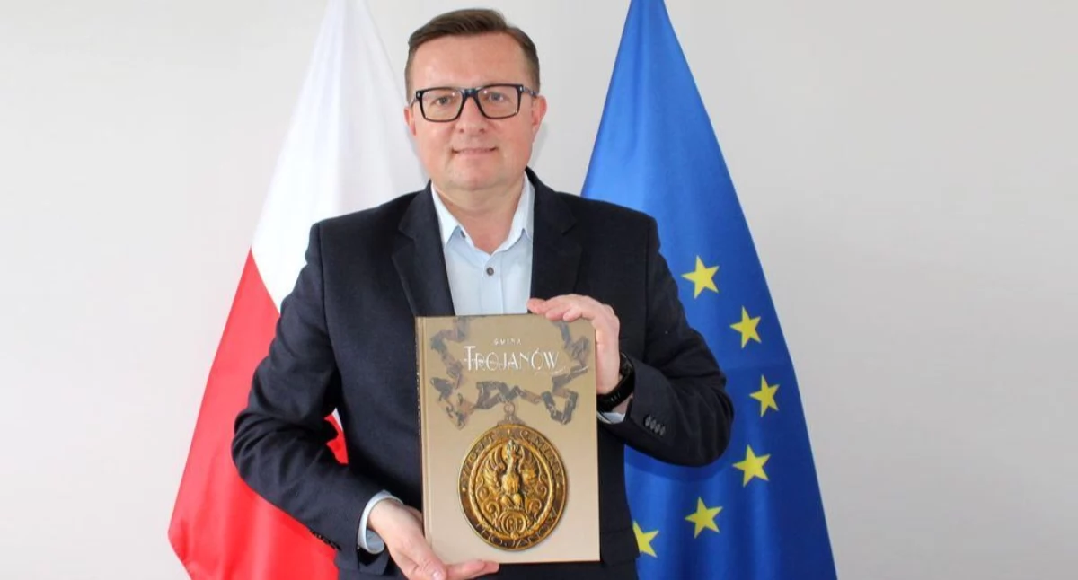 Inne Ciekawostki, Trojanów swoją książkę Ponad stron historii współczesności gminy - zdjęcie, fotografia