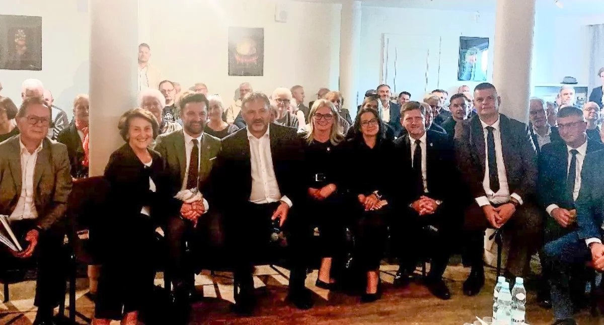Zdjęcie: Spotkanie z ministrem sprawiedliwości i prokuratorem generalnym Waldemarem Żurkiem oraz wiceministrem MSWiA Czesławem Mroczkiem odbyło się w Sali Konferencyjnej CSiK w Garwolinie
