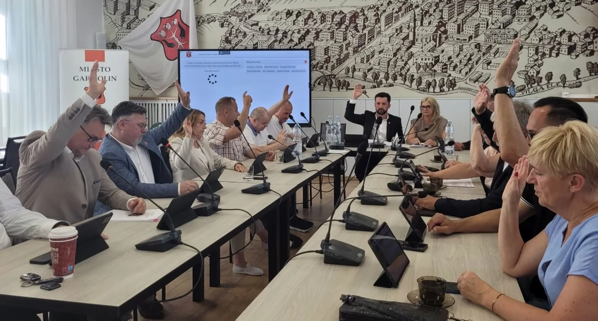 Inne Miejskie, Burmistrz Garwolina absolutorium wotum zaufania Miasto zakończyło nadwyżką - zdjęcie, fotografia