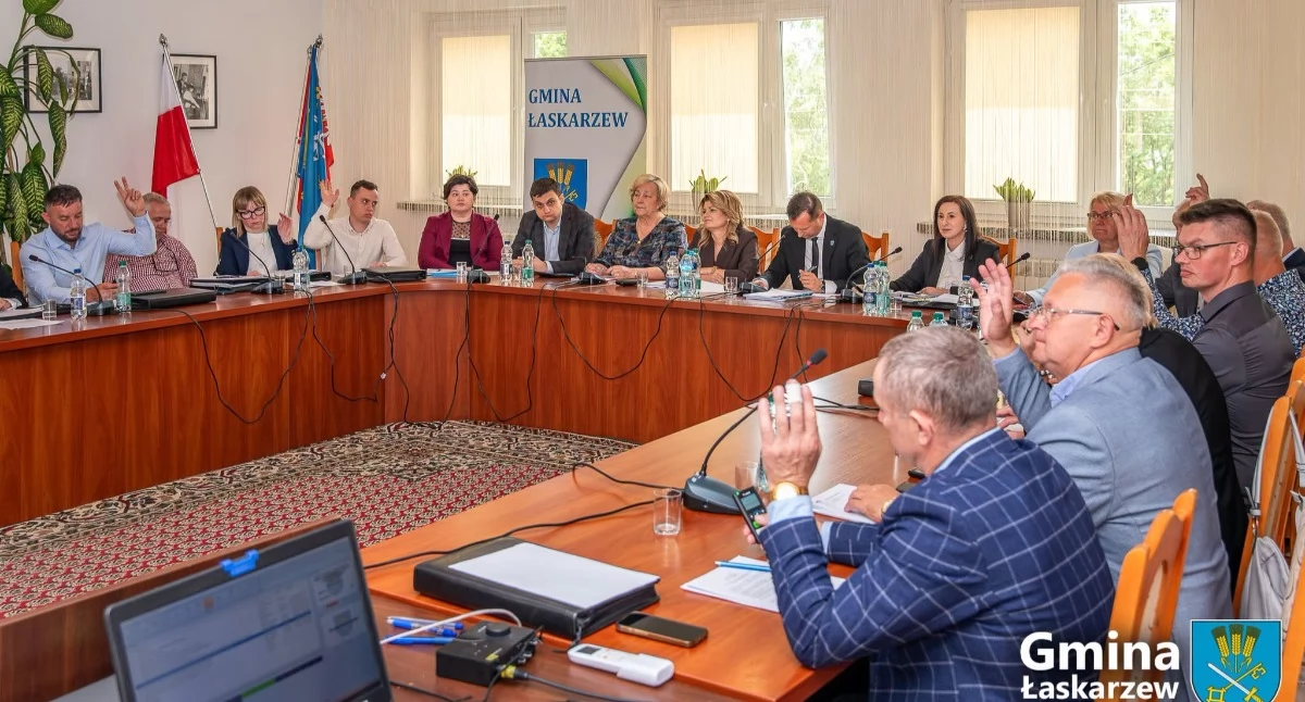 Inne Powiat, Ponad inwestycji spadek długu Wójt gminy Łaskarzew absolutorium - zdjęcie, fotografia