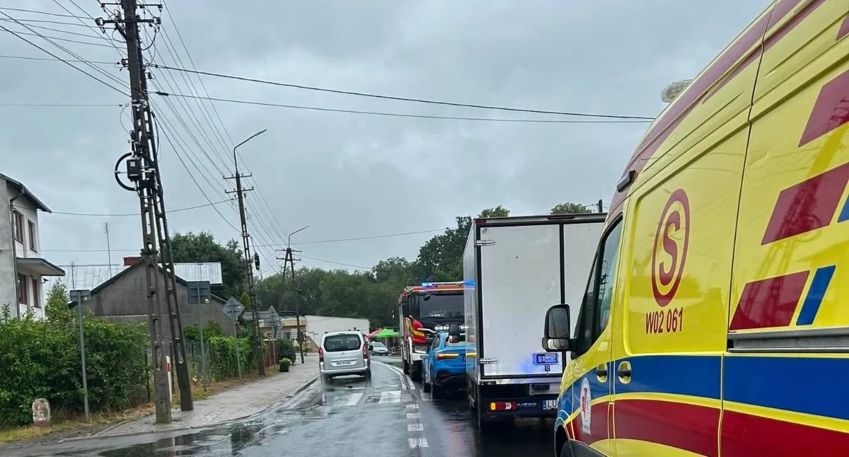 Wypadki drogowe , Efekt domina Borowiu iveco uderzyło pieszą - zdjęcie, fotografia