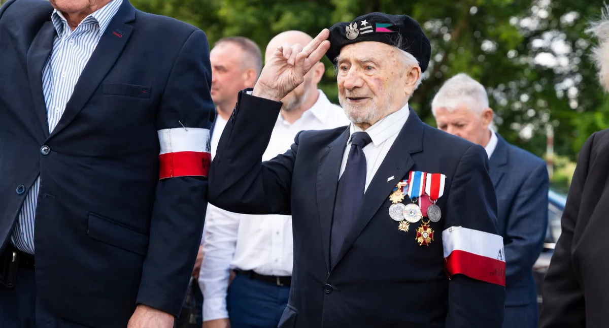 Zdjęcie: We wtorek, 8 lipca, mieszkańcy, samorządowcy i przedstawiciele organizacji kombatanckich oddali hołd 30 Polakom rozstrzelanym 8 lipca 1944 roku przy moście na rzece Wildze