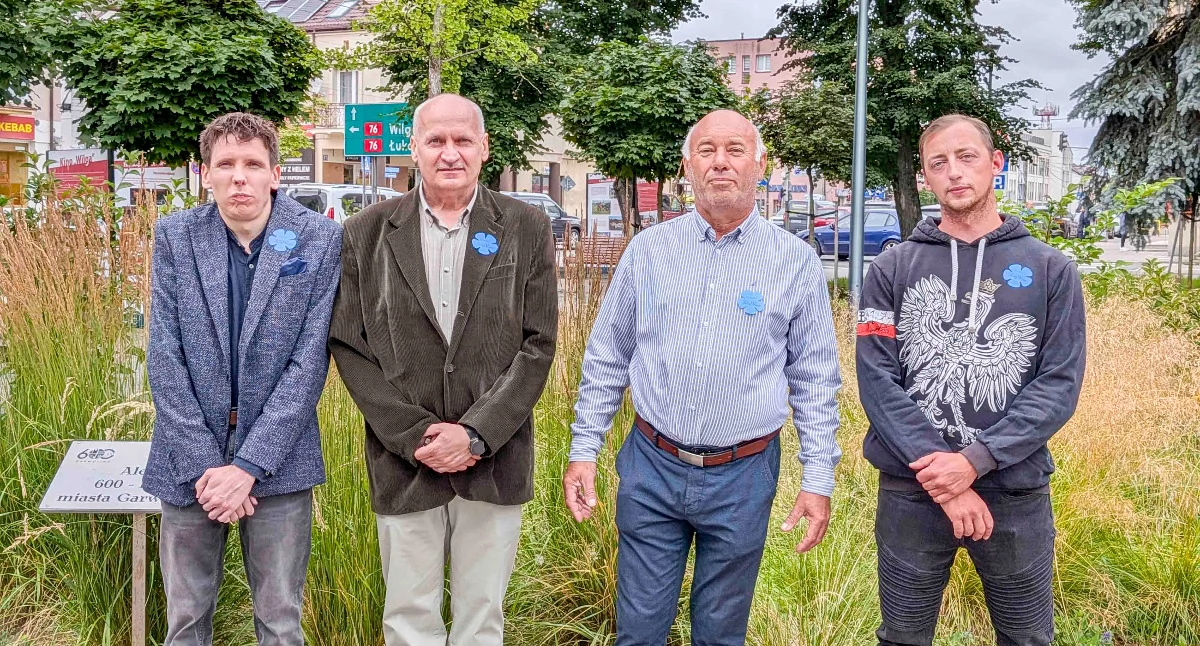 Uroczystości Miejskie, Garwolin Działacze Konfederacji włączyli akcję „Kwiaty Wołynia” - zdjęcie, fotografia