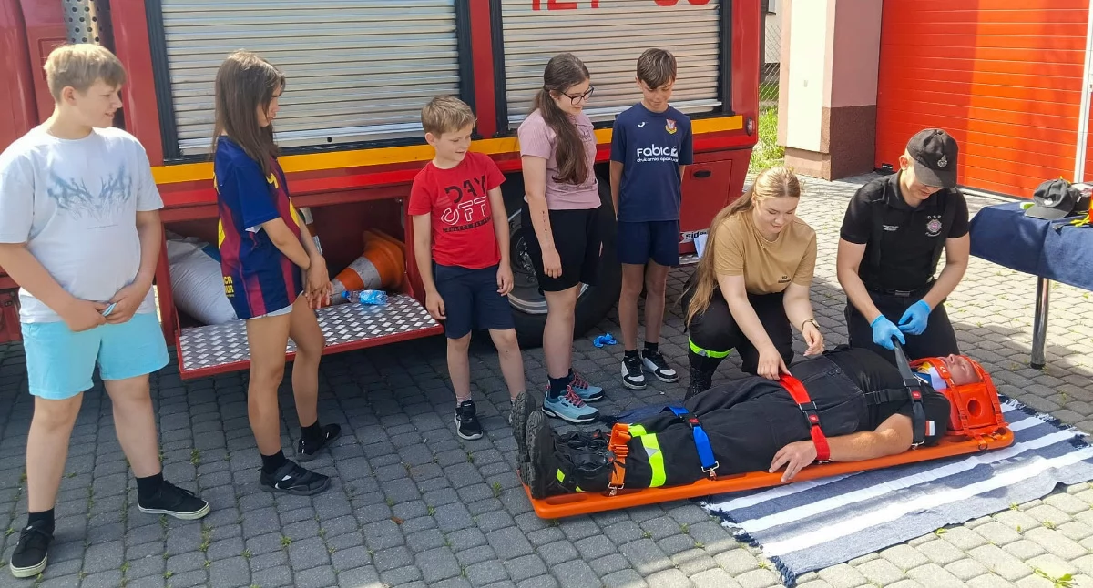 Inne Powiat, Strażacy urzędnicy uczyli ratować życie Pierwszy trening gminie Łaskarzew - zdjęcie, fotografia