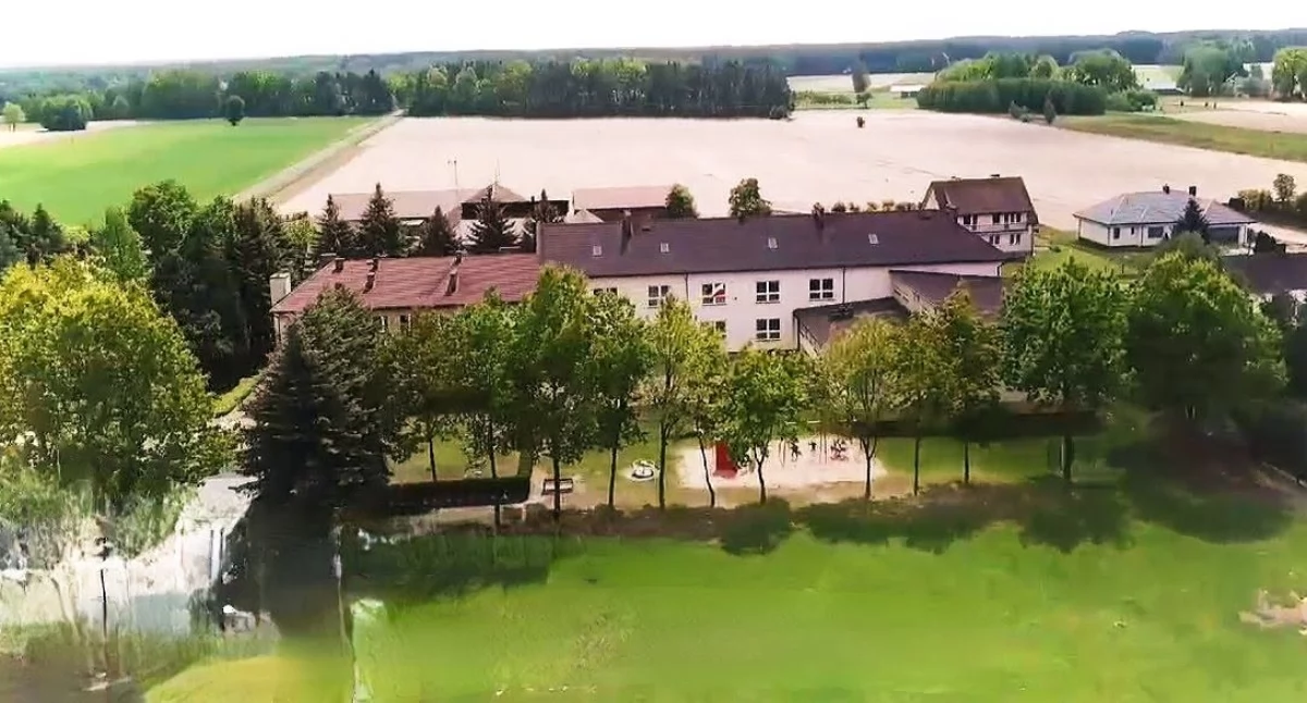 Inwestycje Powiat, Boisko Wilkowyi przejdzie gruntowną modernizację - zdjęcie, fotografia
