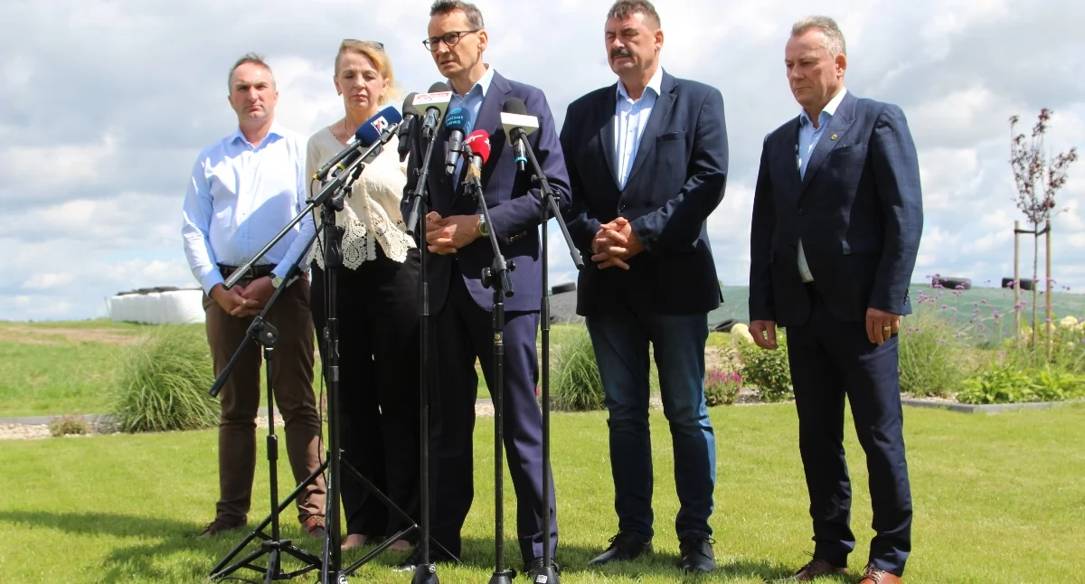 Zdjęcie: We wtorek, 28 lipca, w gospodarstwie rolnym Agnieszki i Michała Szpickich w miejscowości Piaski w gminie Górzno gościł były premier Mateusz Morawiecki