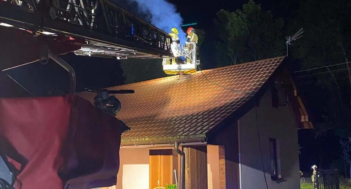 Pożary - interwencje straży, Pożar sadzy akcji zastępy straży pożarnej - zdjęcie, fotografia