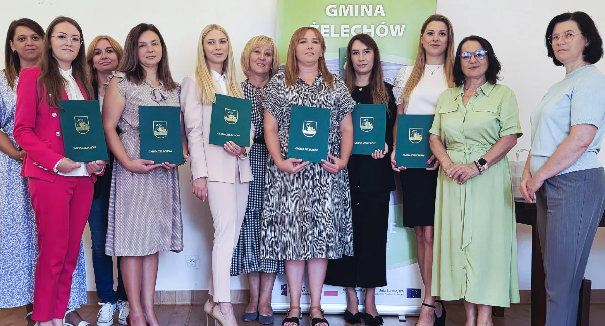 Zdjęcie: Podczas uroczystości w Urzędzie Miwjskim w Żelechowie nauczycielki złożyły ślubowanie