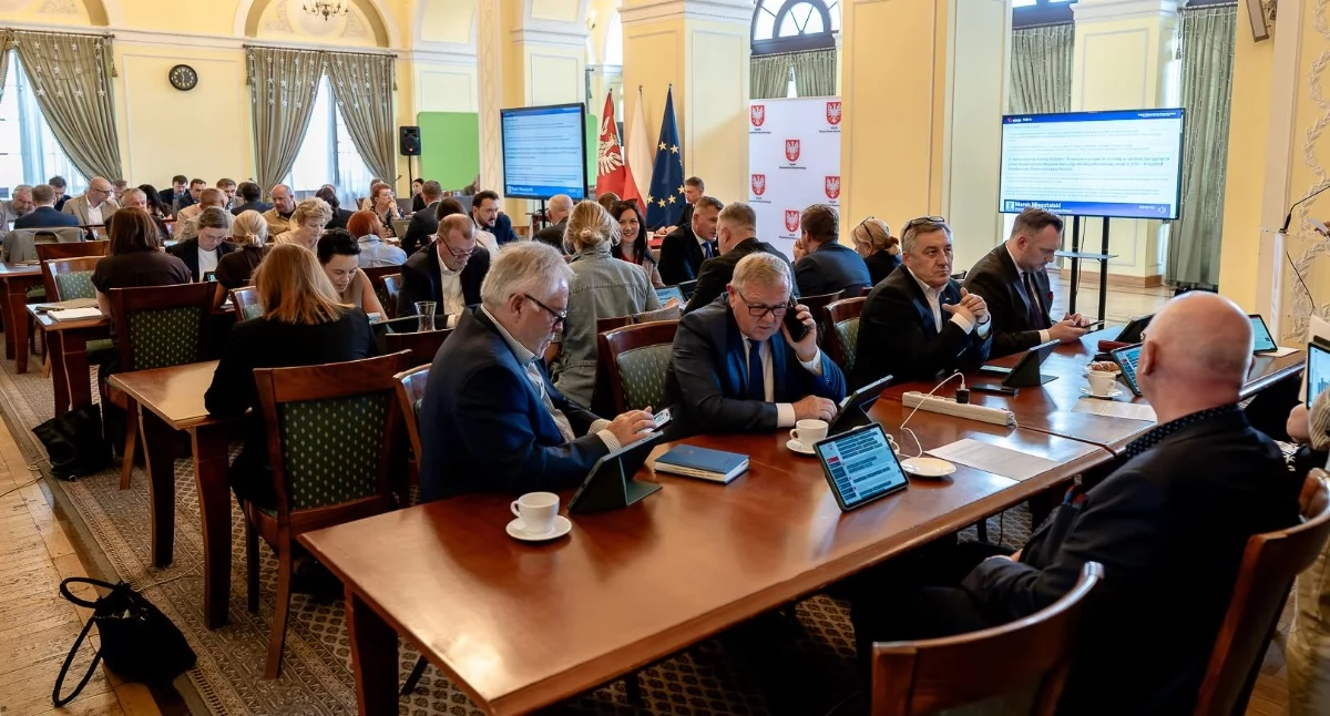 Inwestycje Powiat, Duże wsparcie budżetu Mazowsza Łaskarzew Pilawa pozyskały miliony infrastrukturę sportową - zdjęcie, fotografia