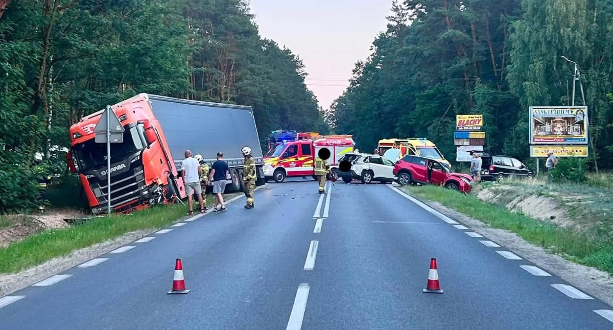 Wypadki drogowe , Wypadek DW801 Zderzyły pojazdy - zdjęcie, fotografia