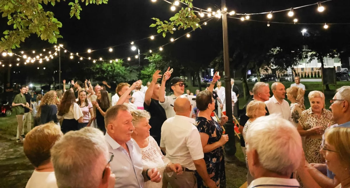 Zdjęcie: Potańcówka w parku przy 