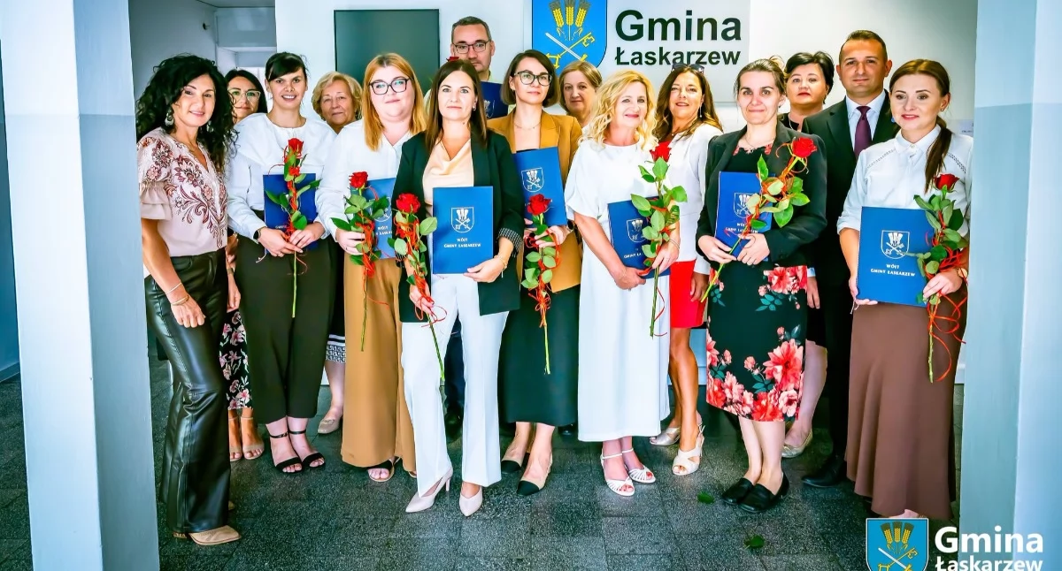 Uroczystości Powiat, Kolejny karierze Ośmiu nauczycieli gminy Łaskarzew awansem zawodowym! - zdjęcie, fotografia