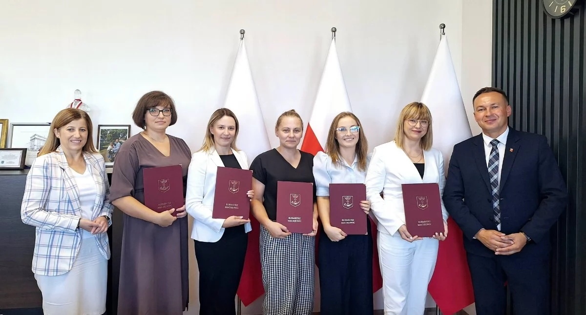 Inne Powiat, nauczyciele mianowani aktami awansu - zdjęcie, fotografia