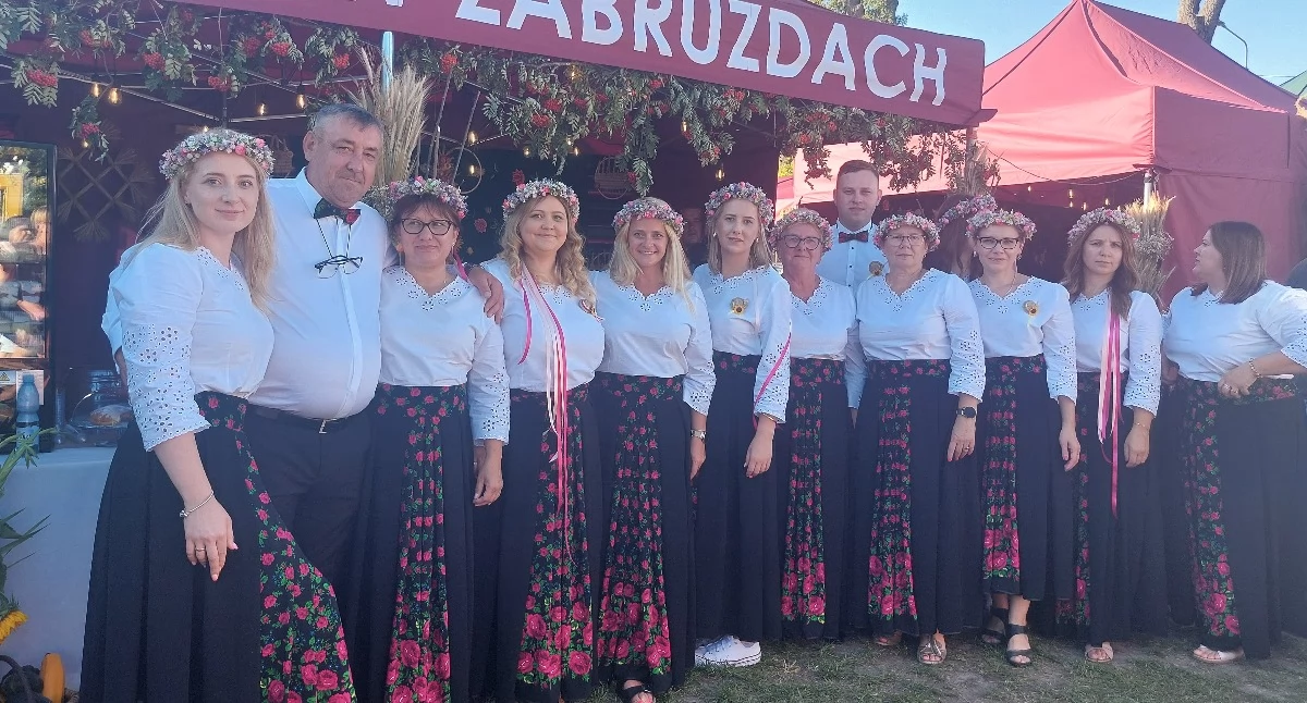 Uroczystości Powiat, Dziękczynienie plony Miastkowie Kościelnym Wieńce chleb wspólna zabawa - zdjęcie, fotografia