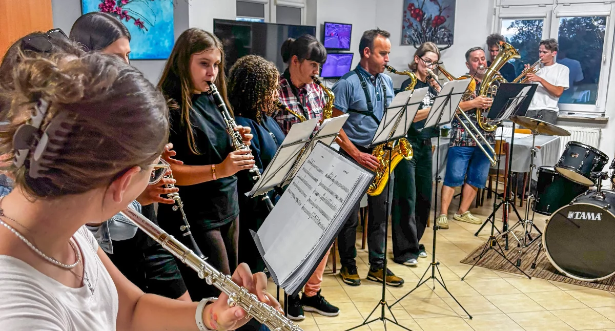Inne Ciekawostki, Zaczynali podstaw kilku miesiącach zagrali pierwszy koncert Orkiestra Sulbiny ambitne plany - zdjęcie, fotografia