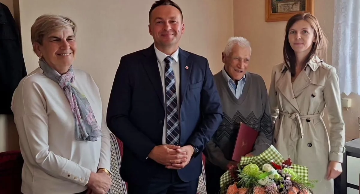 Uroczystości Powiat, Wacław Balcerzak Krasek Dolnych skończył - zdjęcie, fotografia