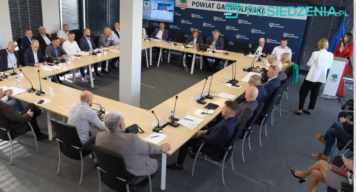 Zdjęcie: Podczas wznowionej sesji Rady Powiatu Garwolińskiego dyskusję wywołała sprawa zakupu symulatora kombajnu rolniczego