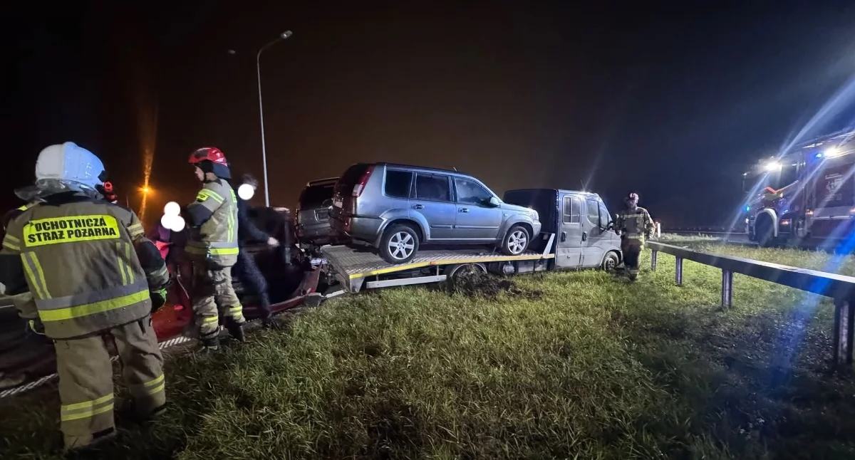 Zdjęcie: Do kolizji doszło około godziny 4:10 na S17 w Lipówkach, na pasie w kierunku Lublina