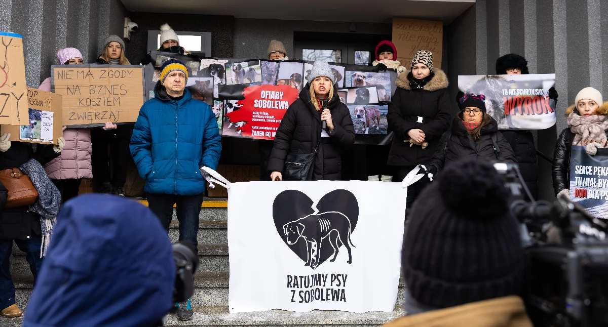 Zdjęcie: Jeden z protestów w Sobolewie dotyczących schroniska dla zwierząt w Nowej Krępie