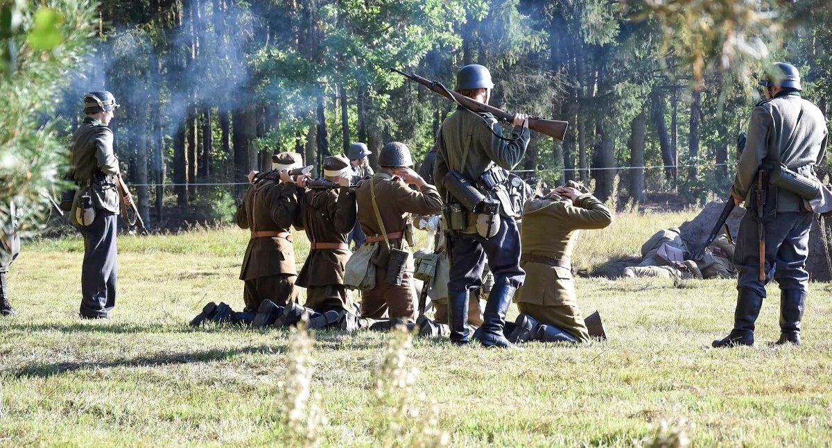 Uroczystości Powiat, rocznica bitwy Jaźwinami Historię wydarzeń odtworzyli rekonstruktorzy - zdjęcie, fotografia