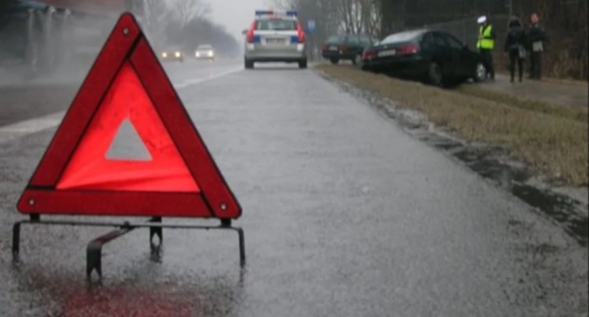 Wypadki drogowe , latek stracił panowanie autem osoby szpitalu - zdjęcie, fotografia