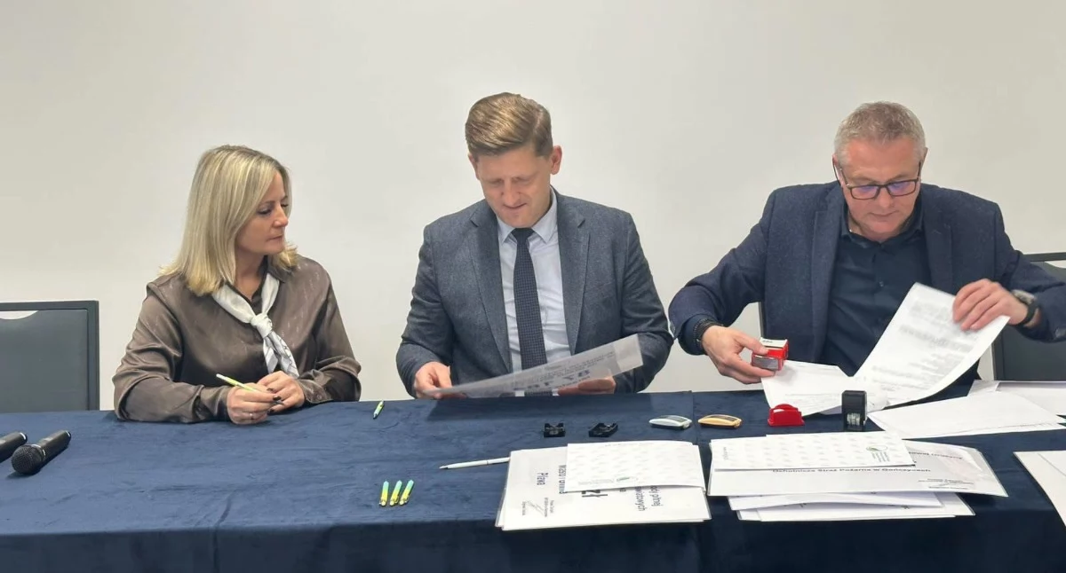 Inwestycje Powiat, Zmodernizują oświetlenie trzech miejskich obiektach dofinansowanie - zdjęcie, fotografia