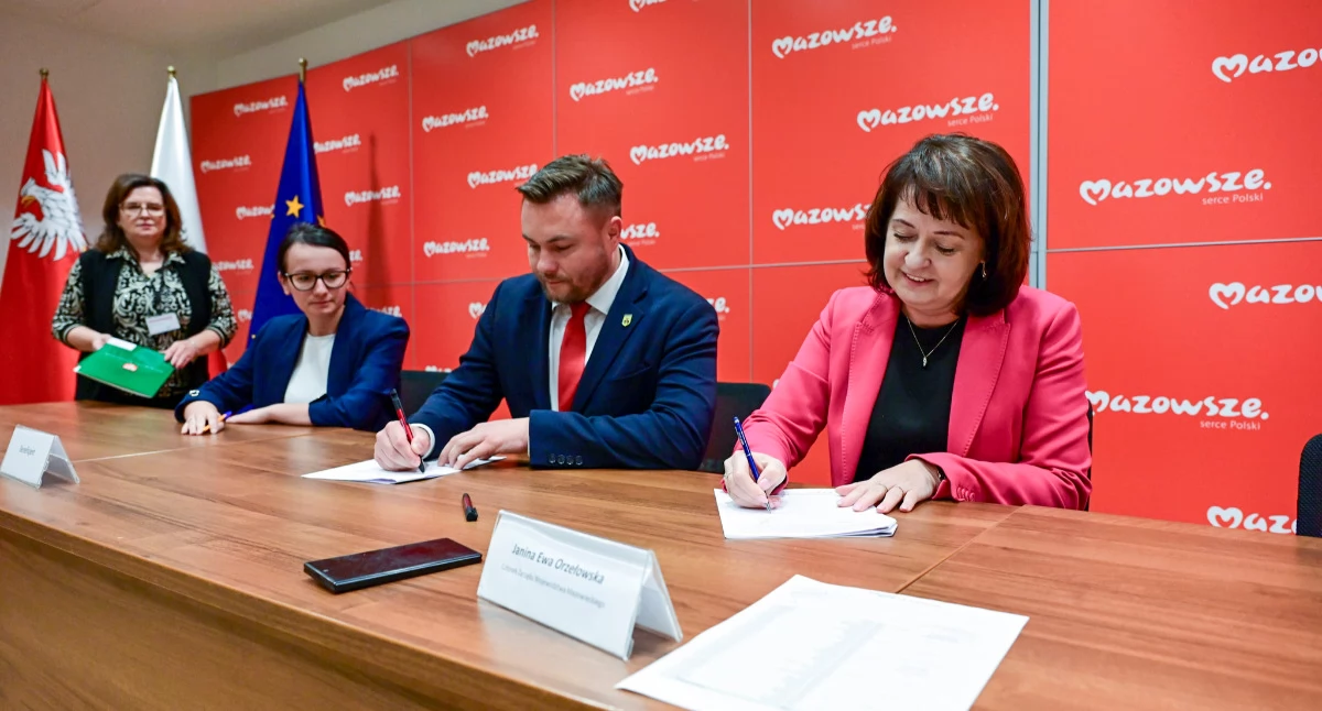 Zdjęcie: Podpisanie umów z beneficjentami programu Mazowsze dla OSP, fot. Michał Słaby