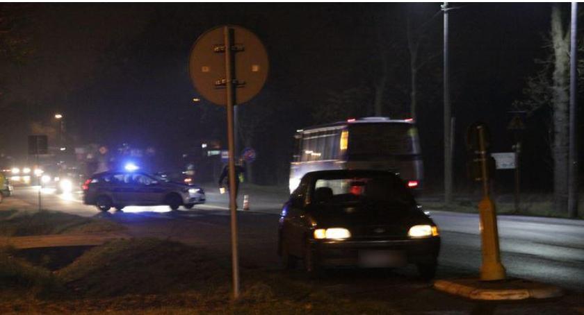 Zdjęcie poglądowe Wypadek – Pijany leżał na środku jezdni. Przejechał go autobus!