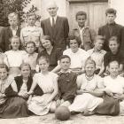 Szkoła w Łaskarzewie. Rocznik 1940 i 1939. Górny rząd od lewej - Benedykt Gąska,...