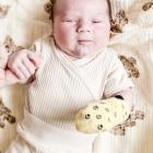   Jaś  urodził się 2 grudnia 2025 r. o godz. 12:00. Ważył 4360 g i mierzył 57 cm. Jest...